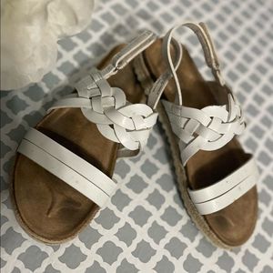 Cat & Jack Girls size 2 White Sandals